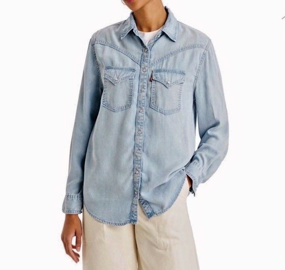 NWT $69.50 Levi’s Pearl Snap Western Relaxed Fit Blue Chambray Shirt Women Sz. L
